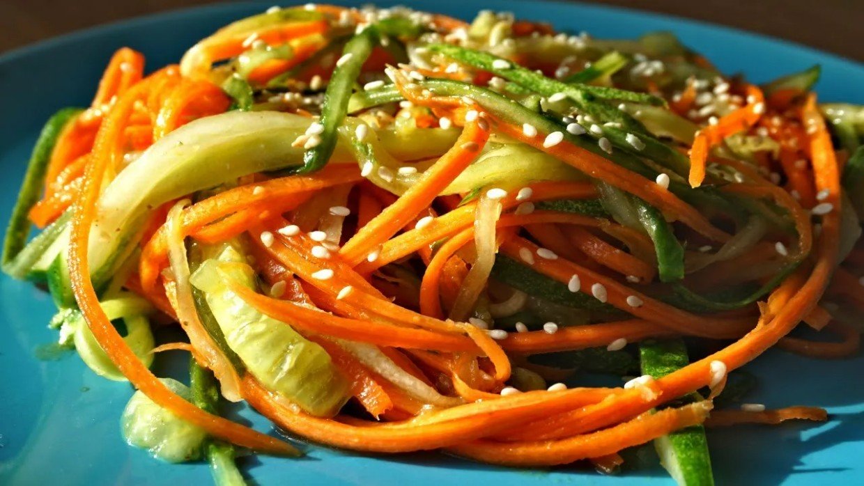Мясо подождёт: салат к шашлыку из простых овощей, который съедают первым
