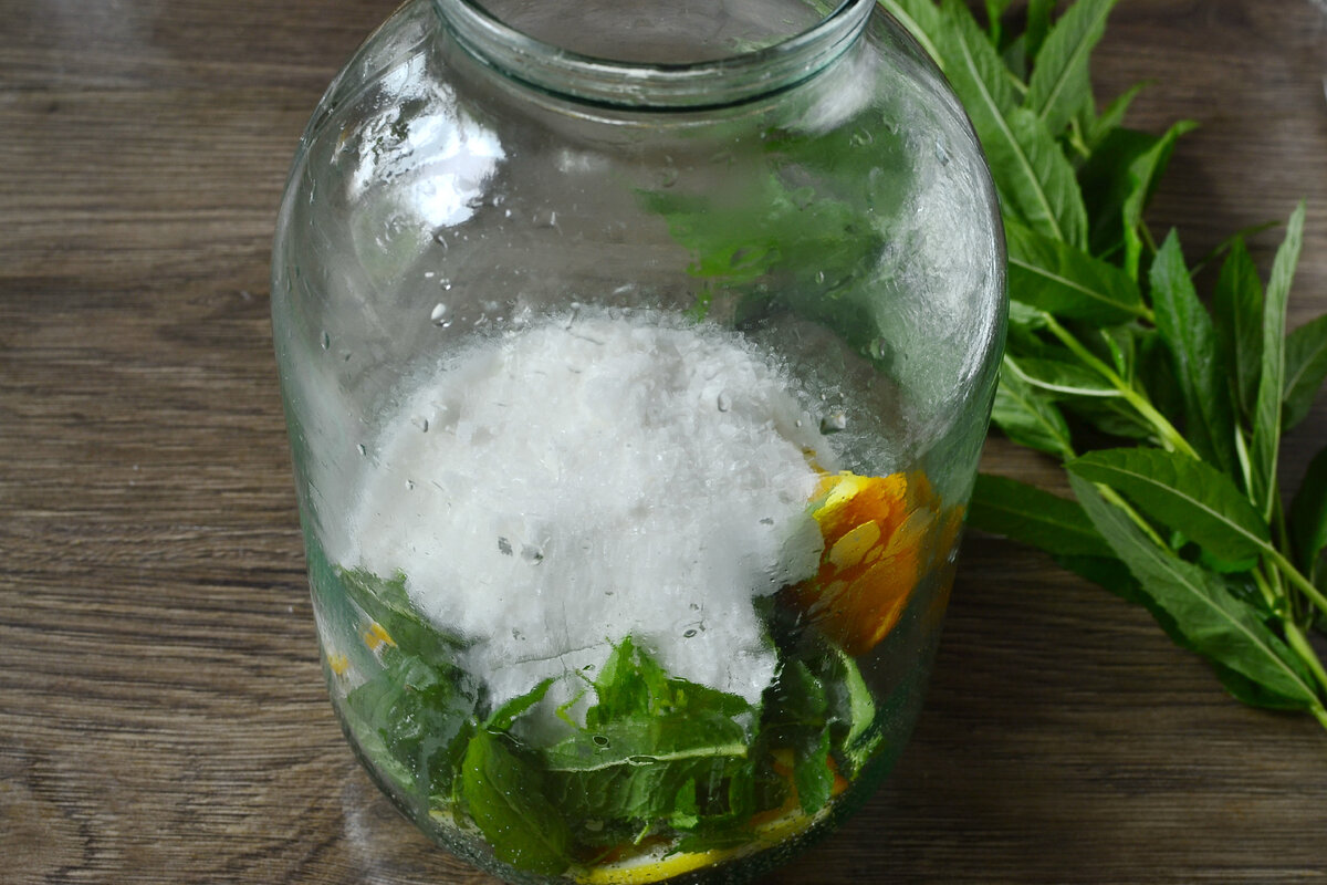 Наполняем банку под наш Махито.