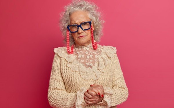 Не курага, а сочный сухофрукт: как одеваться женщинам 70+, чтобы выглядеть ого-го — самые рабочие советы стилиста