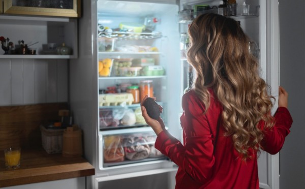 Холод не панацея: вот 5 продуктов, которые нельзя хранить в холодильнике — переложите их в другое место